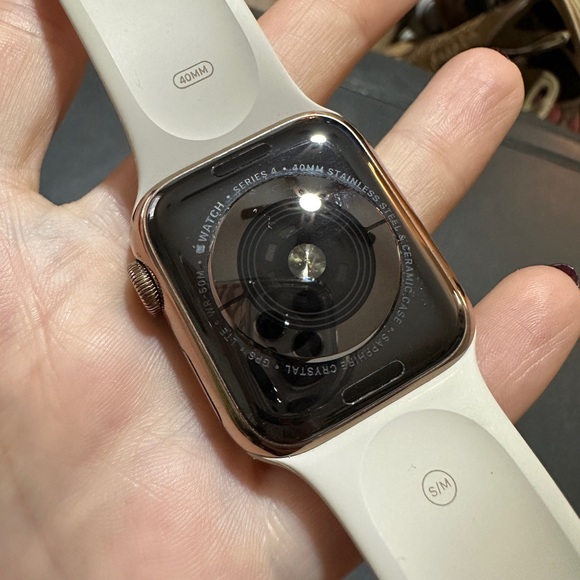 Apple Watch Series 4 Gold Titanium - Picture 2 of 5
